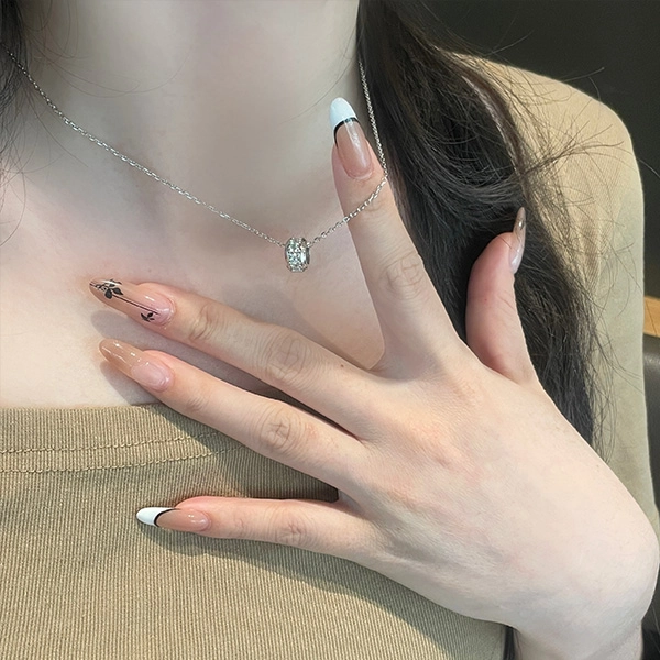 925