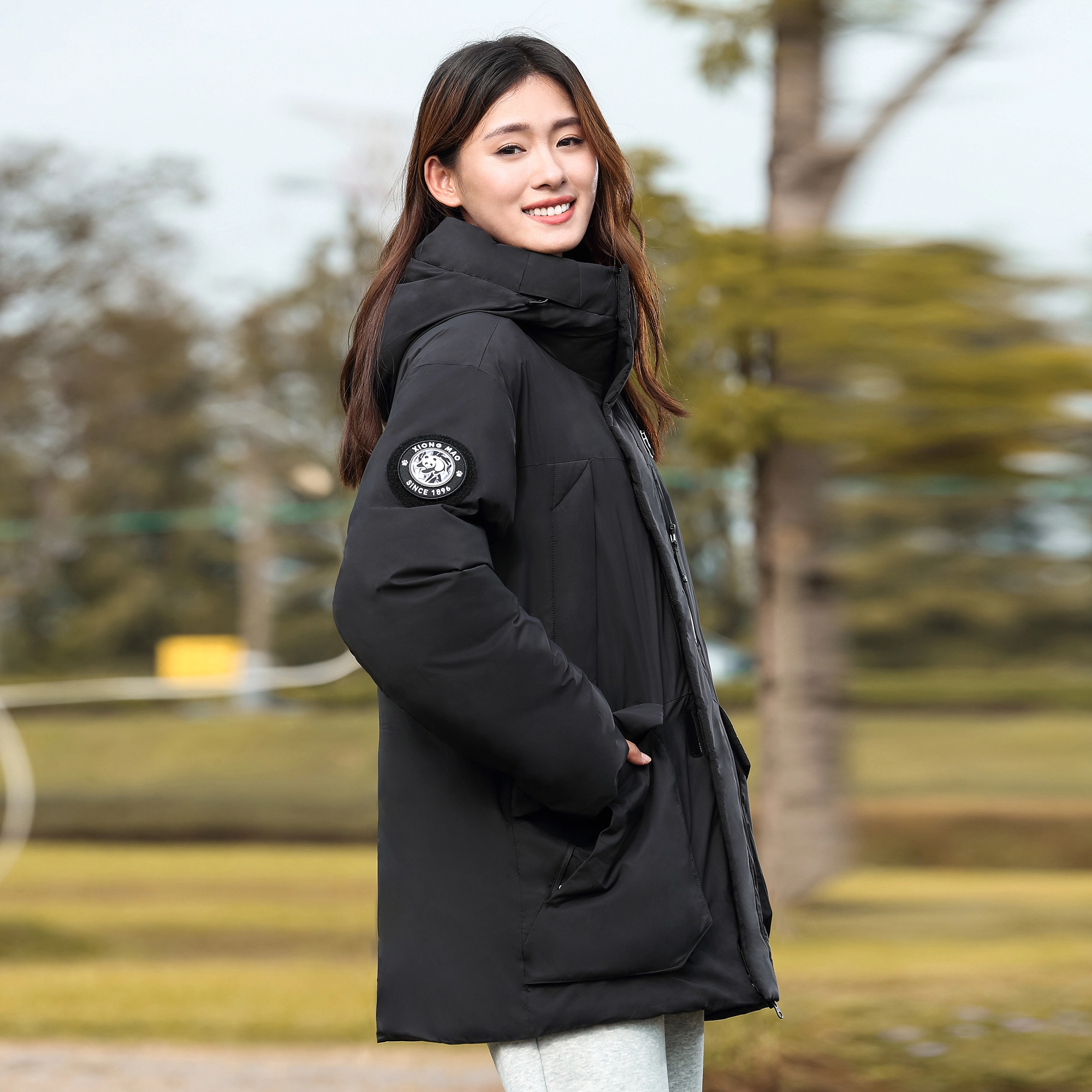 熊猫 户外纯色设计休闲大口袋连帽加厚中长款工装羽绒服 男女同款 幻影黑