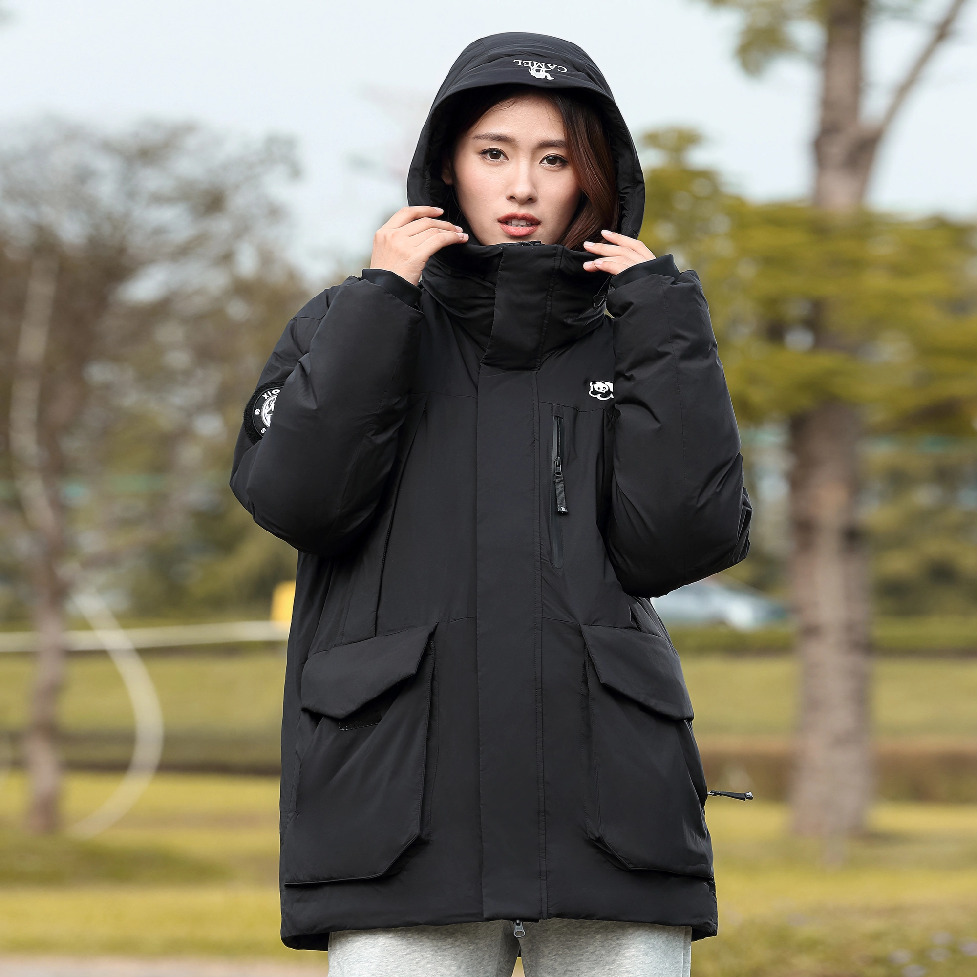 熊猫 户外纯色设计休闲大口袋连帽加厚中长款工装羽绒服 男女同款 幻影黑