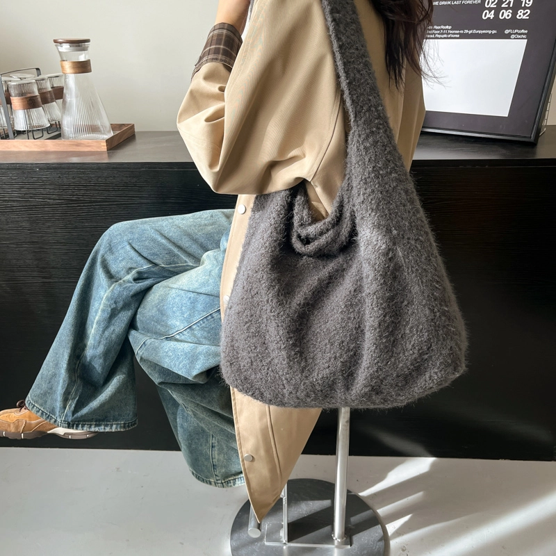 轩玺 大容量慵懒风纯色百搭通勤 毛绒 单肩手提包 女款 棕色/灰色/粉色