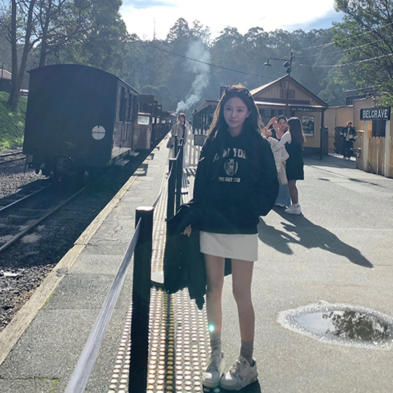 花蔓色 美式复古套头长袖休闲宽松落肩上衣时尚字母印花连帽卫衣 女款