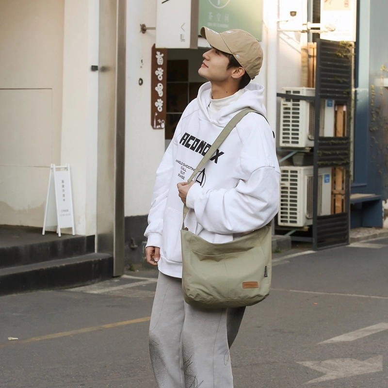 德力熊 尼龙 男女通用 多色 单肩包 日系纯色斜挎学生书包防水轻便大容量包