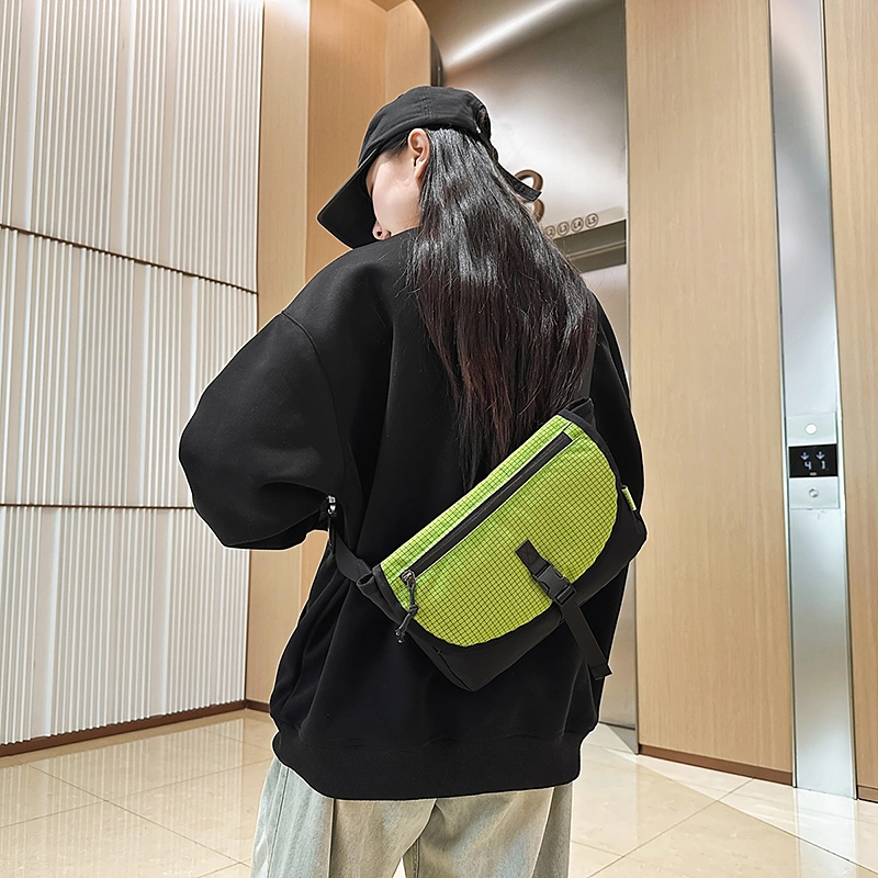小众设计日常休闲通勤质感胸包运动出行旅行邮差包骑行包小方包 尼龙 斜挎包 男女同款情侣款 多色