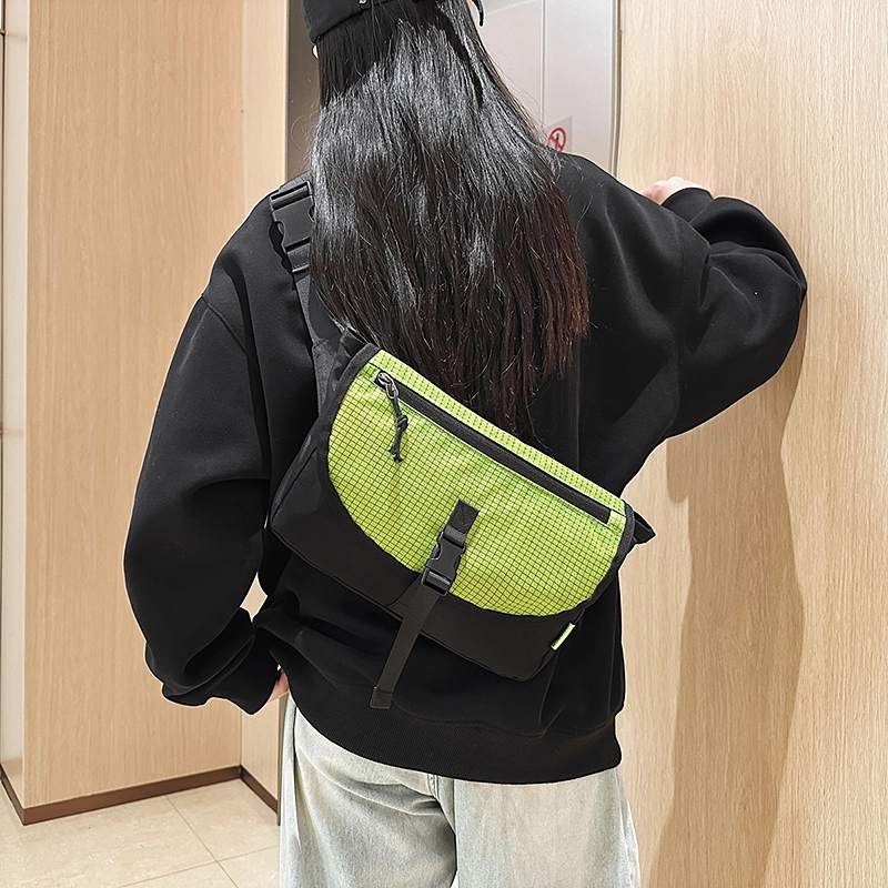 小众设计日常休闲通勤质感胸包运动出行旅行邮差包骑行包小方包 尼龙 斜挎包 男女同款情侣款 多色