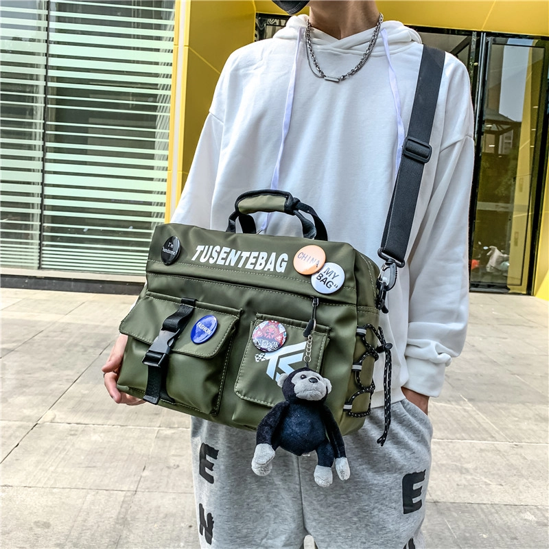 德力熊单肩包运动旅行包斜挎简约尼龙工装包男女通用情侣款 多色
