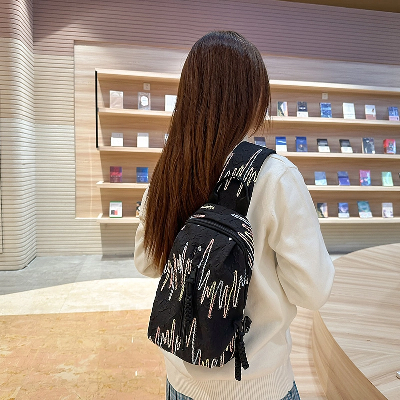 德力熊 休闲时尚百搭 尼龙 胸包 男女同款情侣款 多色