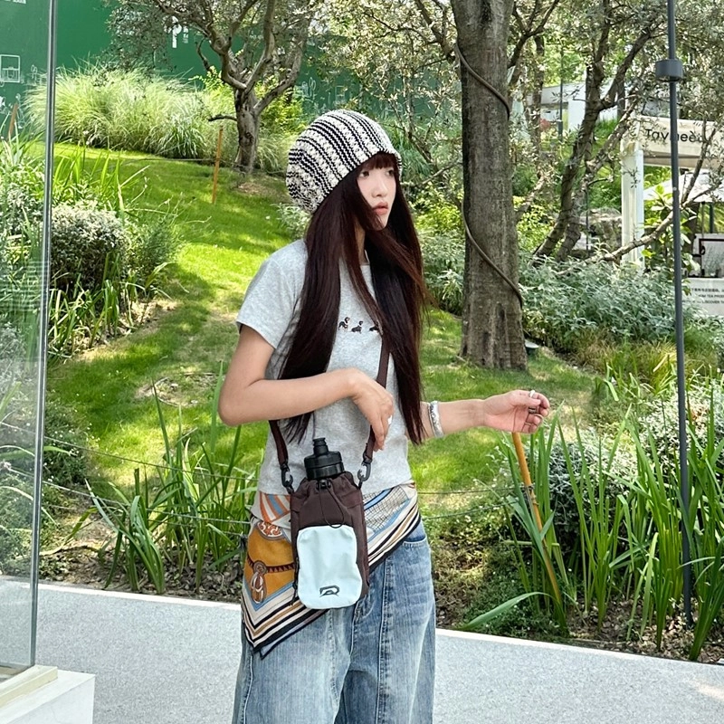 运动轻便外出潮牌旅游 复合布 手机包 男女同款情侣款 多色