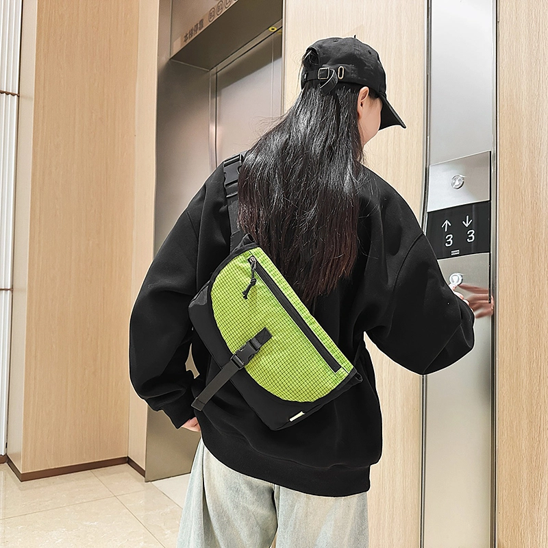小众设计日常休闲通勤质感胸包运动出行旅行邮差包骑行包小方包 尼龙 斜挎包 男女同款情侣款 多色