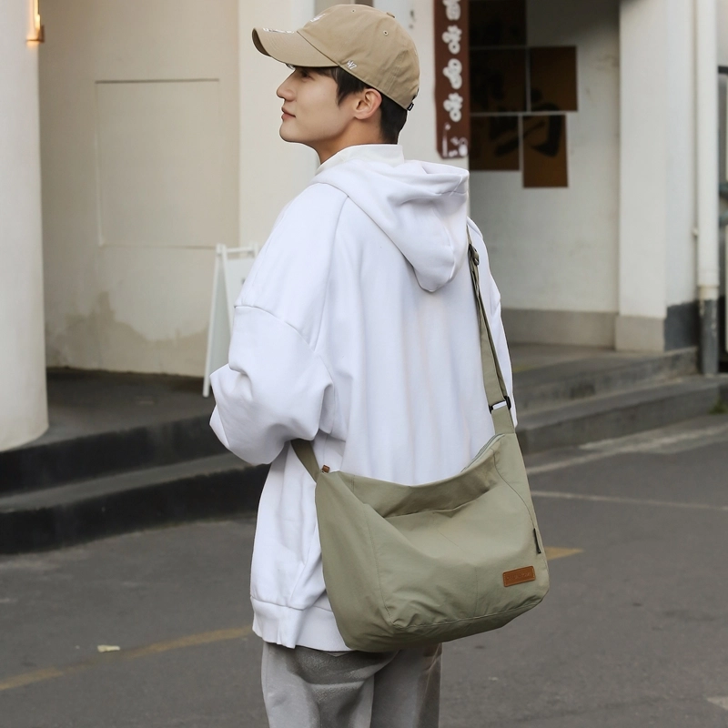 德力熊 尼龙 男女通用 多色 单肩包 日系纯色斜挎学生书包防水轻便大容量包