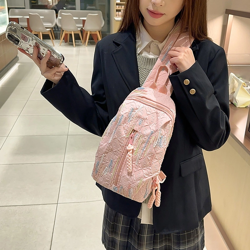 德力熊 休闲时尚百搭 尼龙 胸包 男女同款情侣款 多色