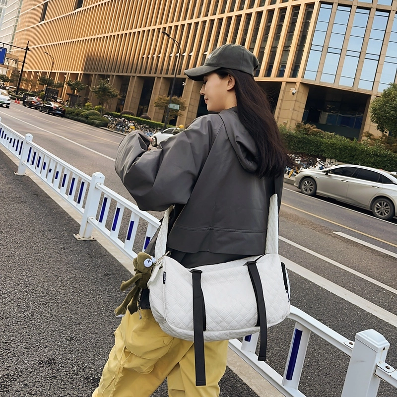 德力熊 单肩包带挂件尼龙大号休闲简约可单肩可斜挎 男女同款情侣款 多色
