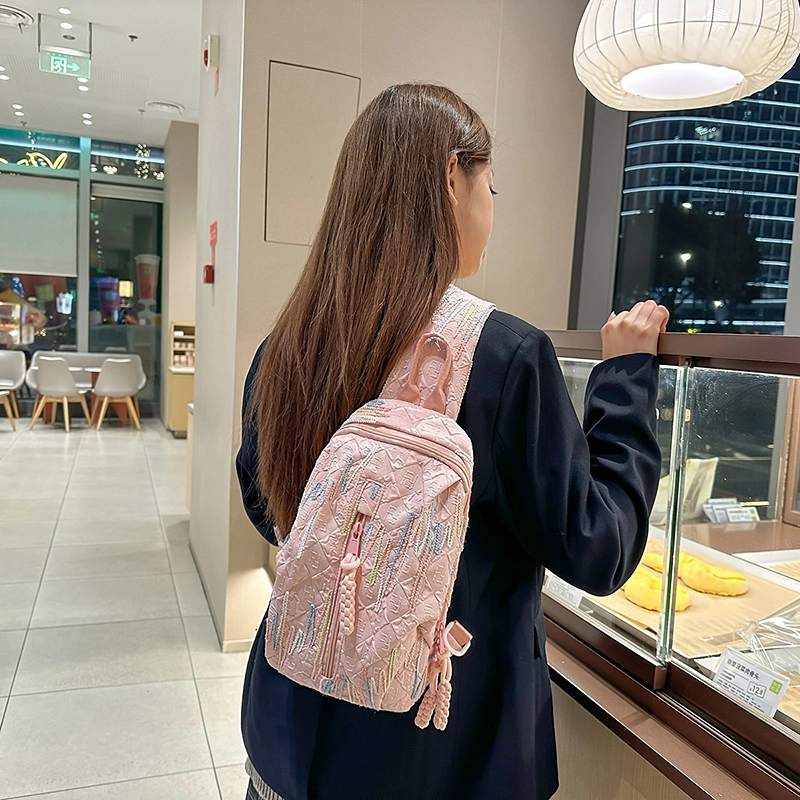 德力熊 休闲时尚百搭 尼龙 胸包 男女同款情侣款 多色