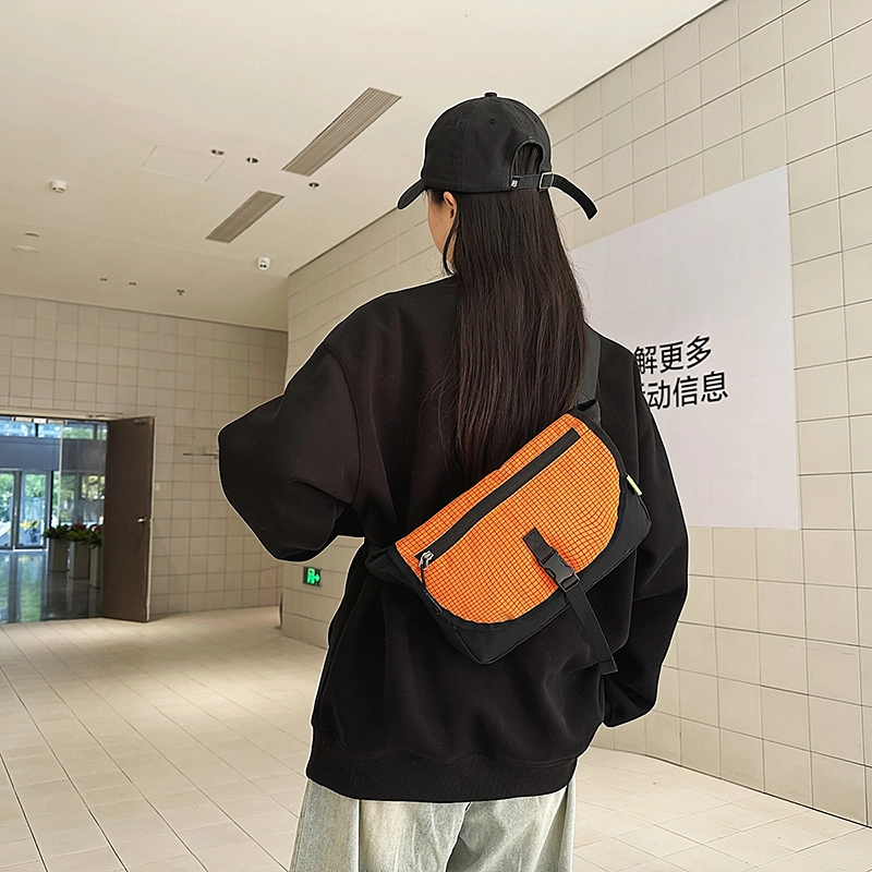 小众设计日常休闲通勤质感胸包运动出行旅行邮差包骑行包小方包 尼龙 斜挎包 男女同款情侣款 多色