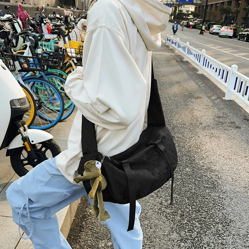 德力熊 单肩包带挂件尼龙大号休闲简约可单肩可斜挎 男女同款情侣款 多色