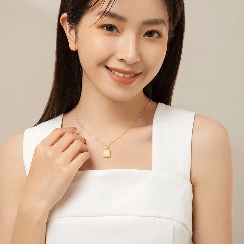中国黄金 央创时尚 蝠报平安 新中式 小众设计感  轻奢 和田玉 项链 女款 青玉 礼盒朋友闺蜜