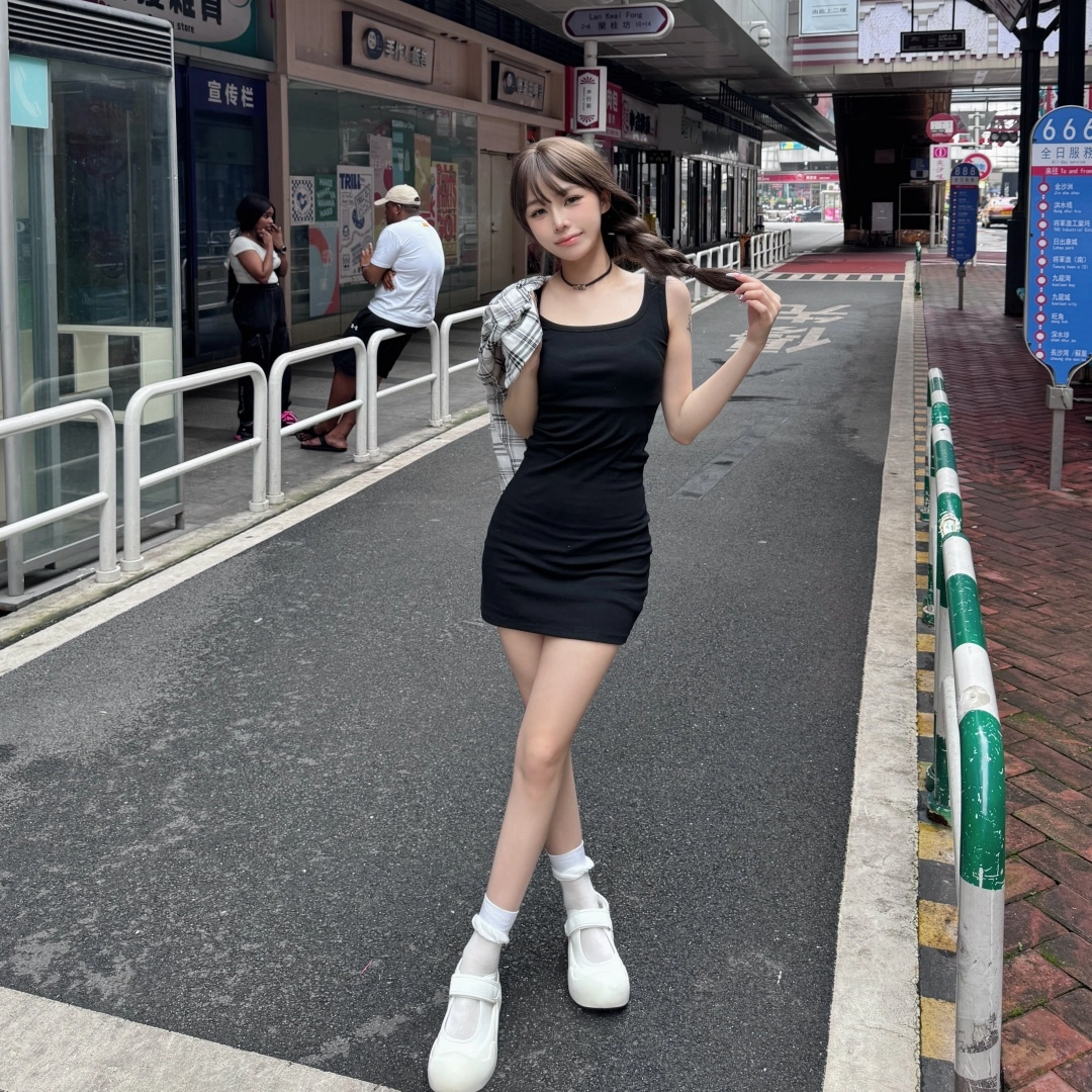 美丽衣橱 纯色修身方领短款无袖连衣裙 女款 黑色
