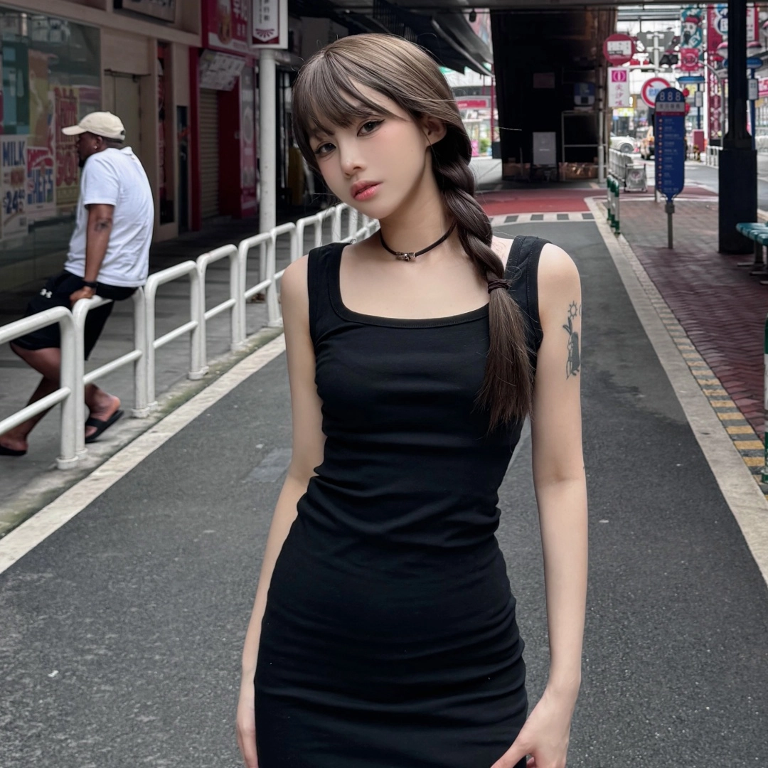 美丽衣橱 纯色修身方领短款无袖连衣裙 女款 黑色