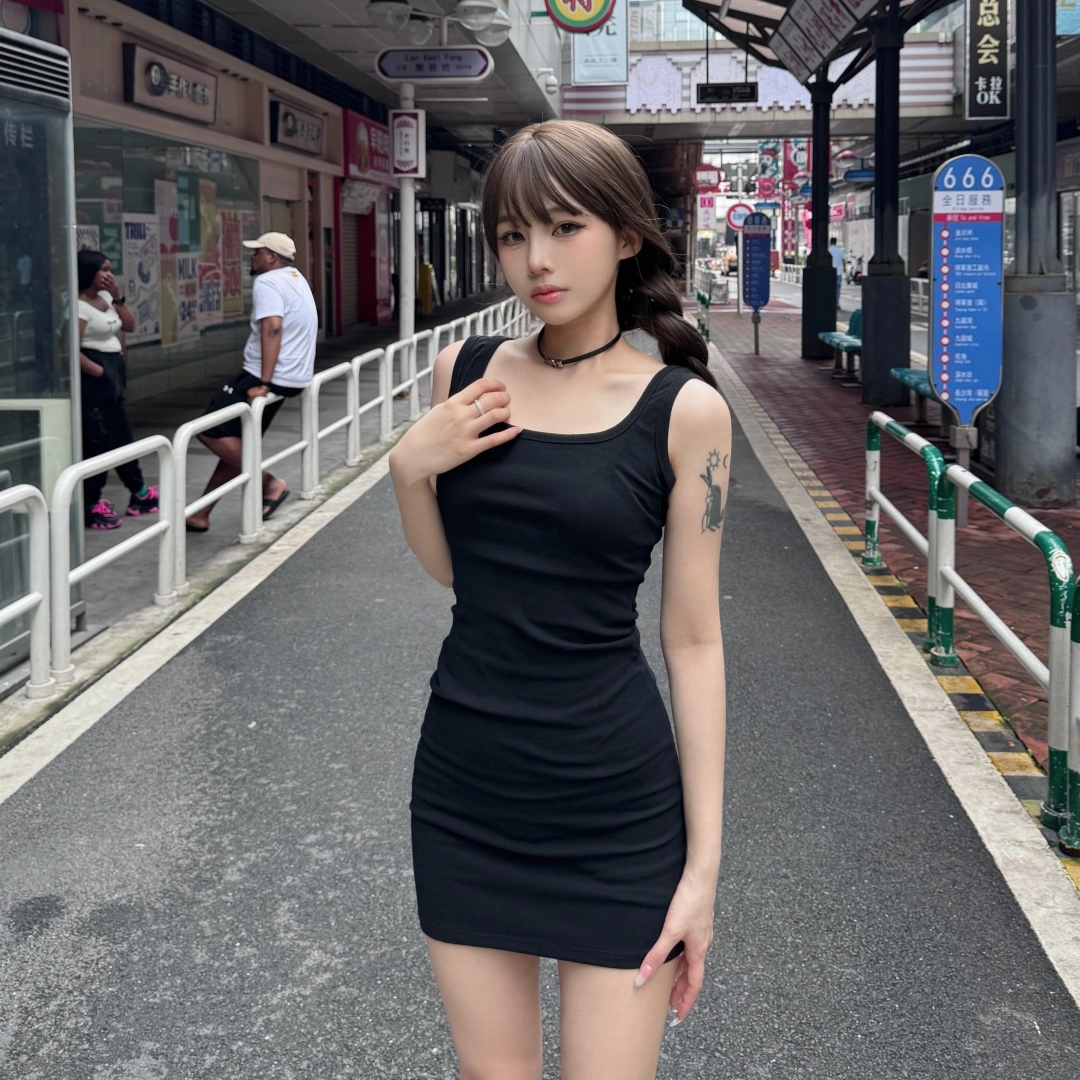 美丽衣橱 纯色修身方领短款无袖连衣裙 女款 黑色