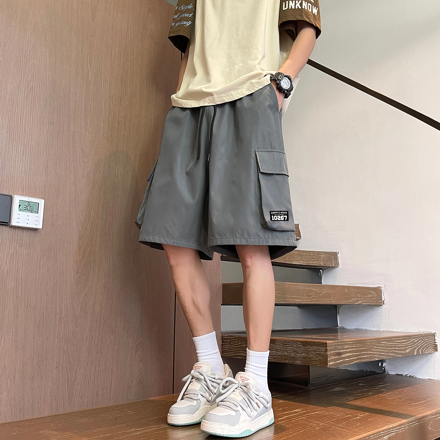 加菲猫家族 美式简约纯色基础宽松舒适大口袋烧花设计时尚潮流街头酷帅五分直筒垂感轻薄透气排汗系带中腰工装短裤 男女同款