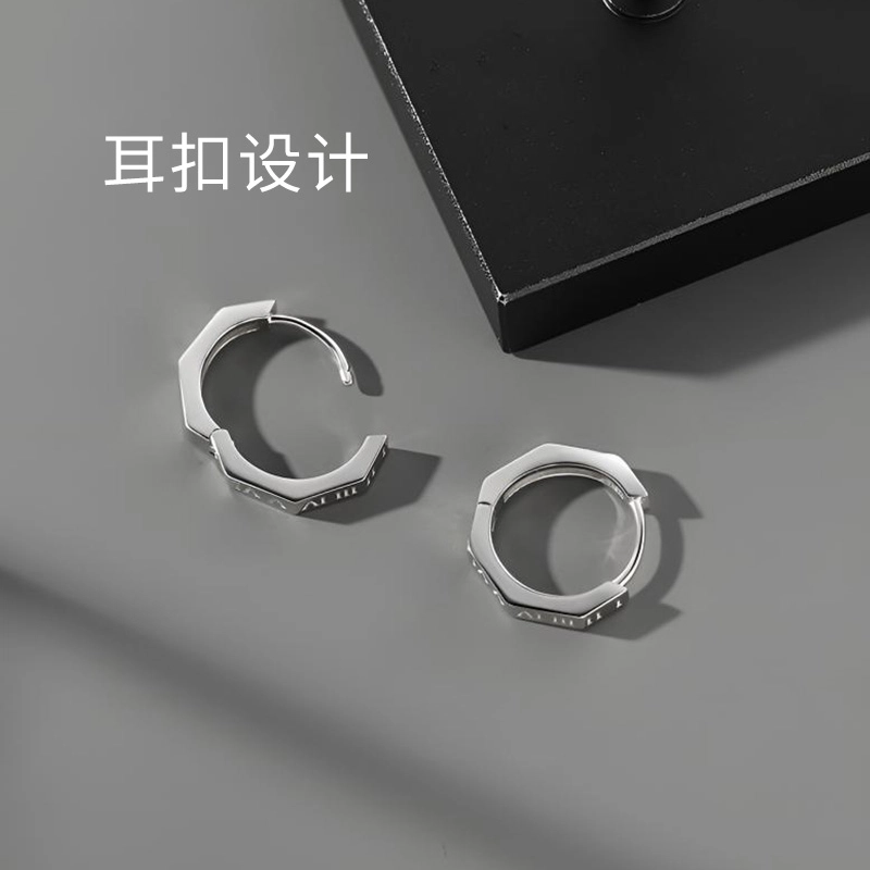 925