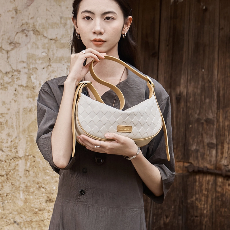 纳兰杜 高级感百搭时尚潮流软皮包包休闲通勤真皮女包 牛皮 饺子包新月包斜挎包单肩包 大号 女款 米白拼杏/焦糖棕