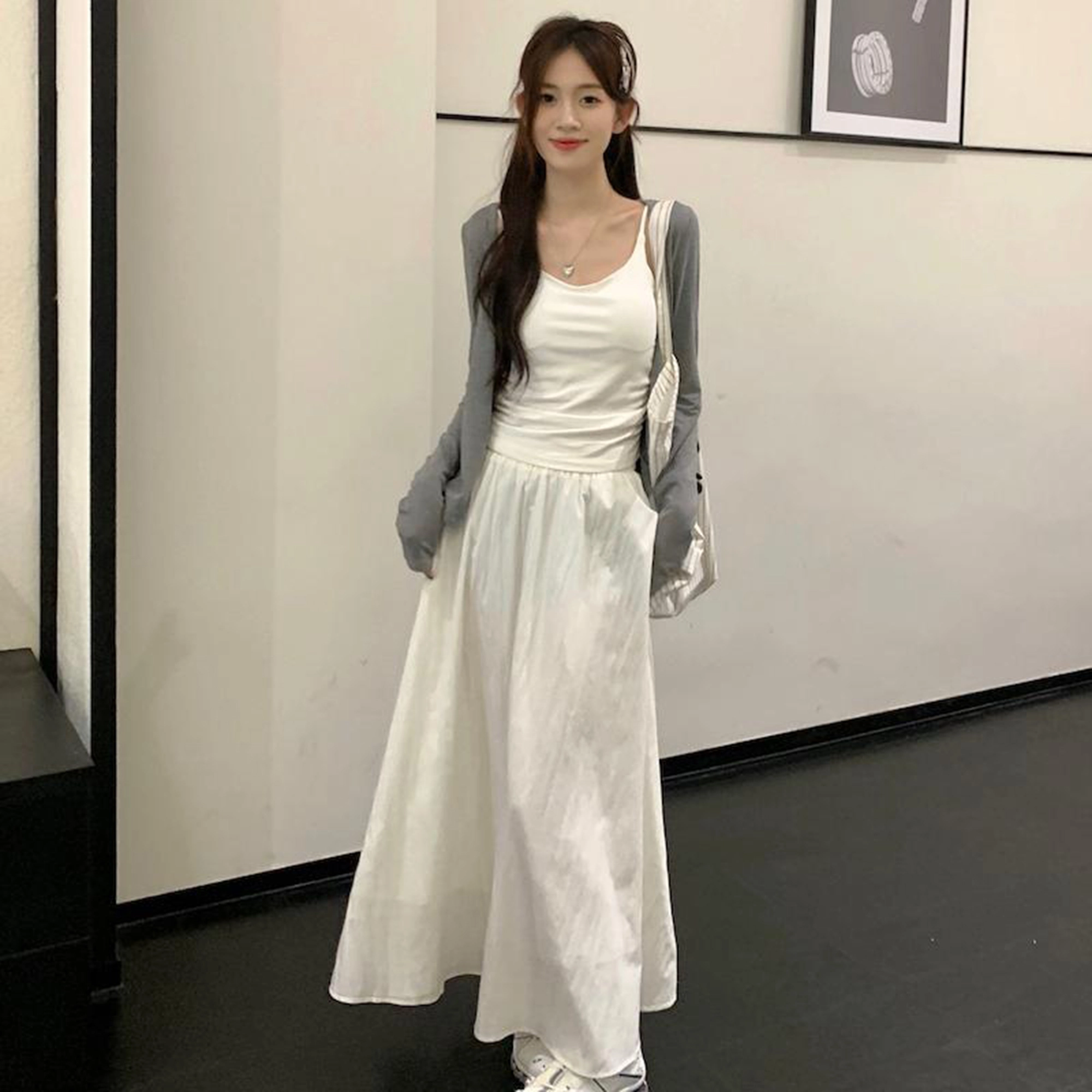 依钗 慵懒风日常通勤针织开衫防晒外搭内搭胸垫吊带甜美小白裙裙装套装 女款