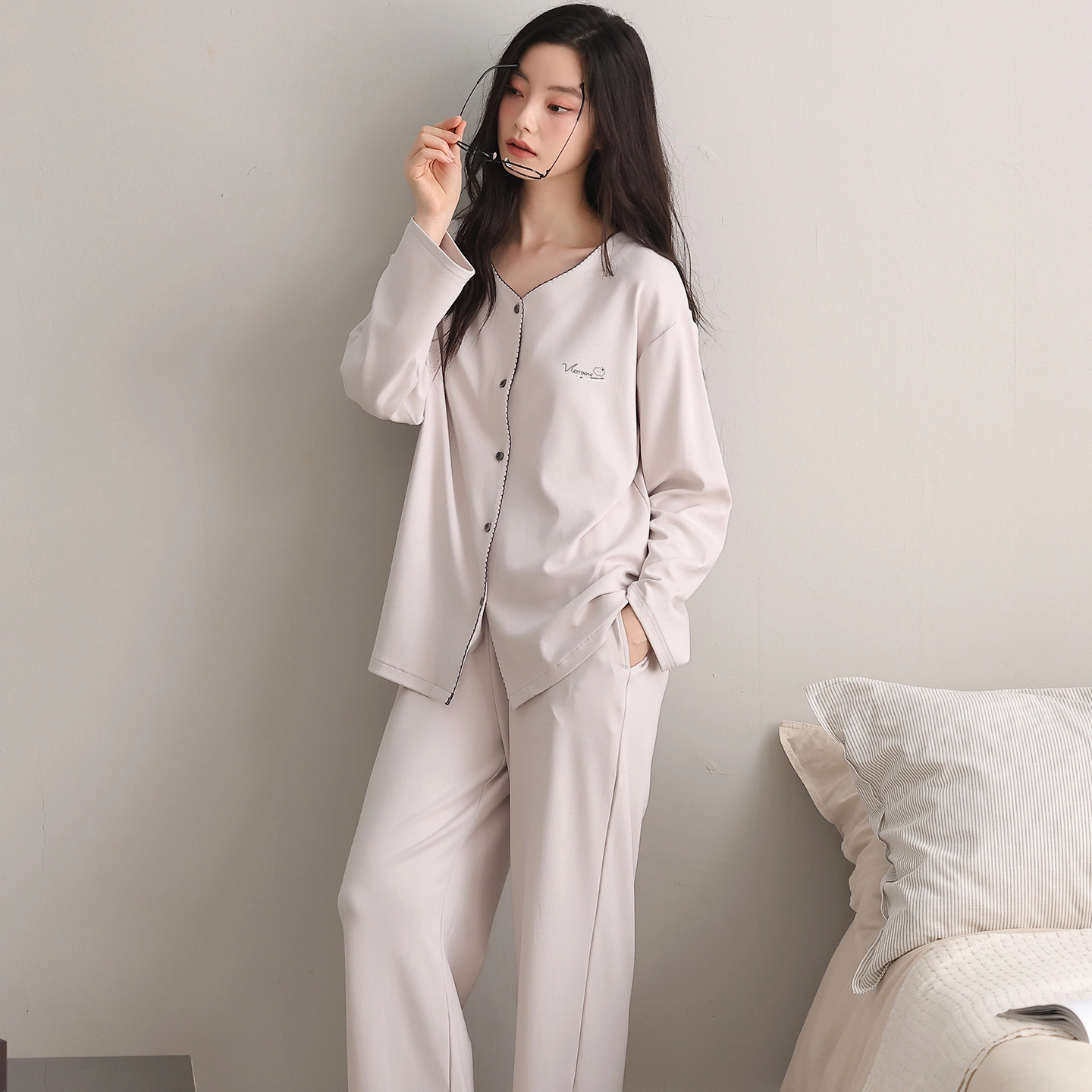 都市丽人 女士纯棉微弹拉架长袖大领开衫字母简约纯色宽松高级感家居服秋冬季睡衣套装 女款