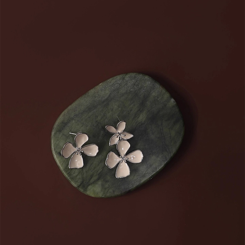 925