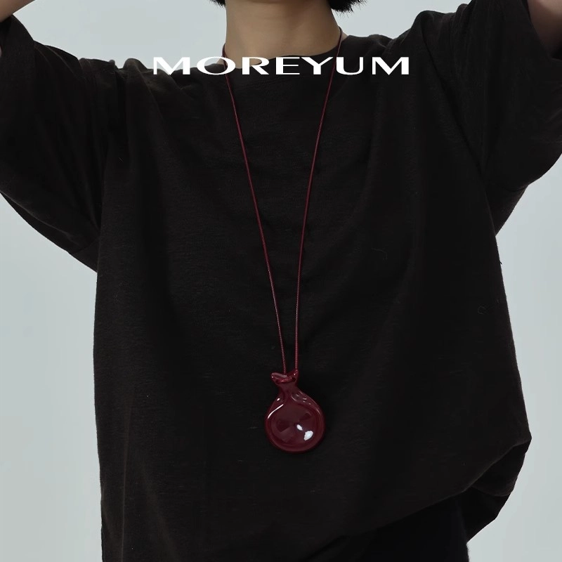 慕阳 诸事顺遂 红色福袋长款毛衣链 招财纳福新中式小众简约 日常通勤高级感轻奢设计 精致百搭个性时尚 精美礼盒 好运 树脂 项链 女款