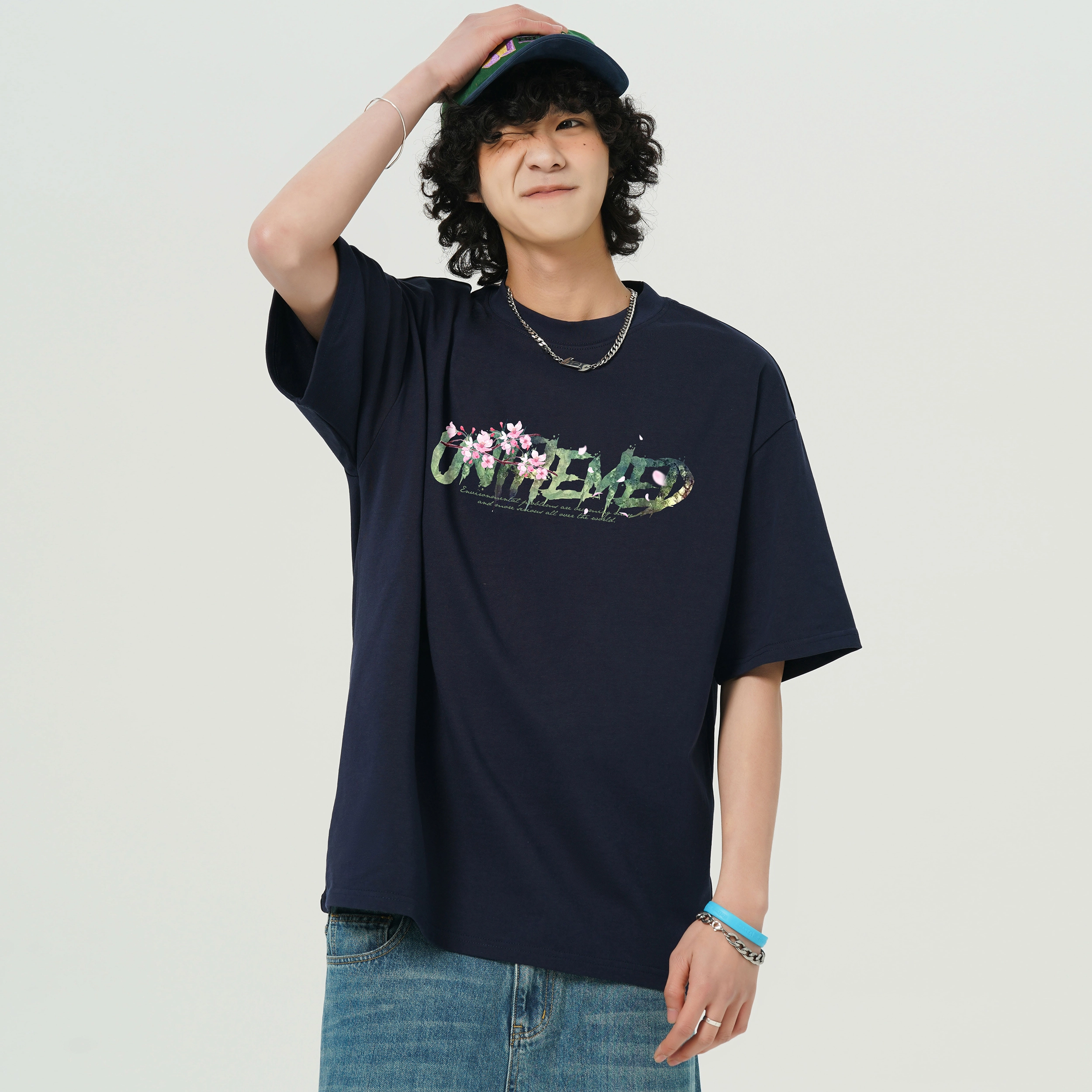 UNthemed T