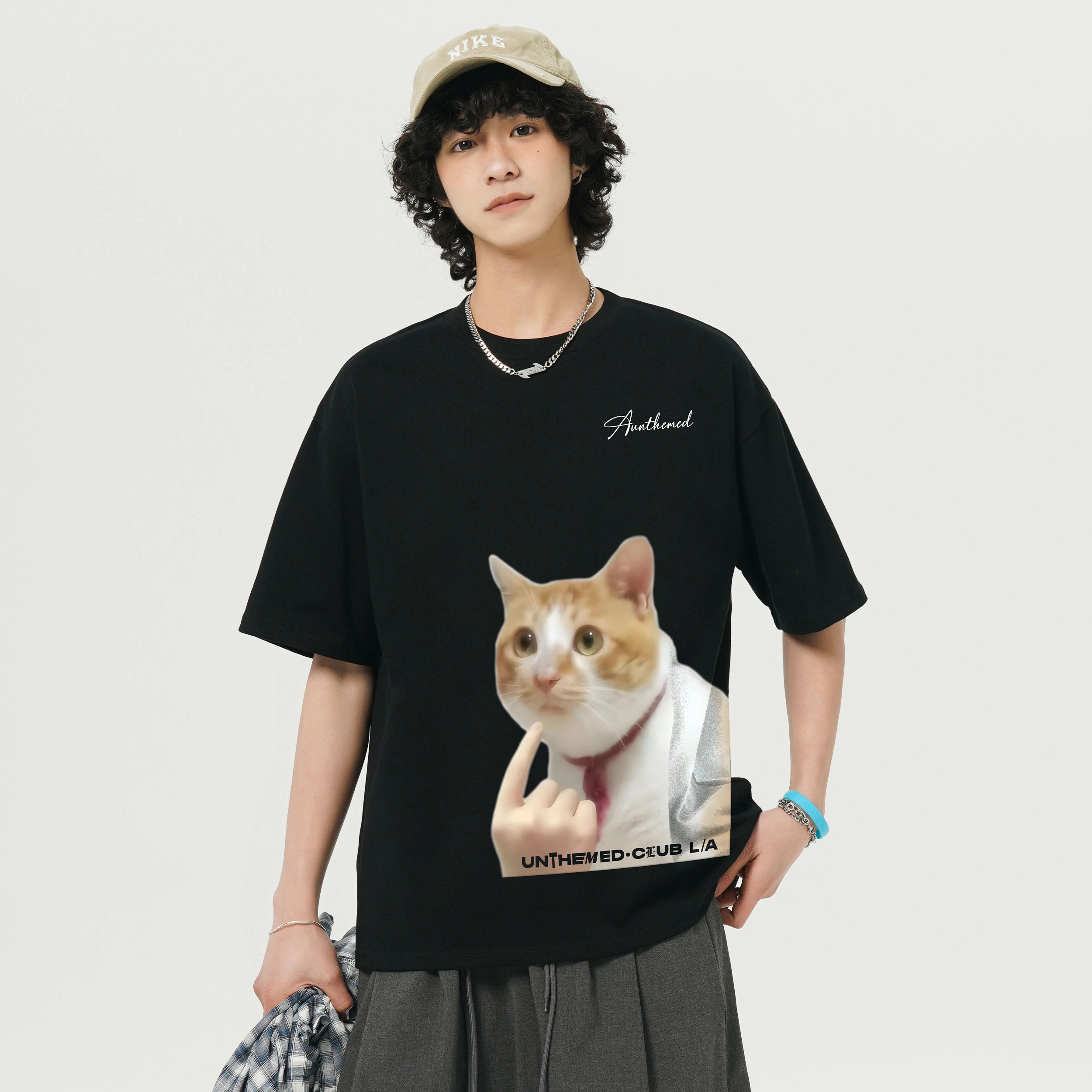 UNthemed T