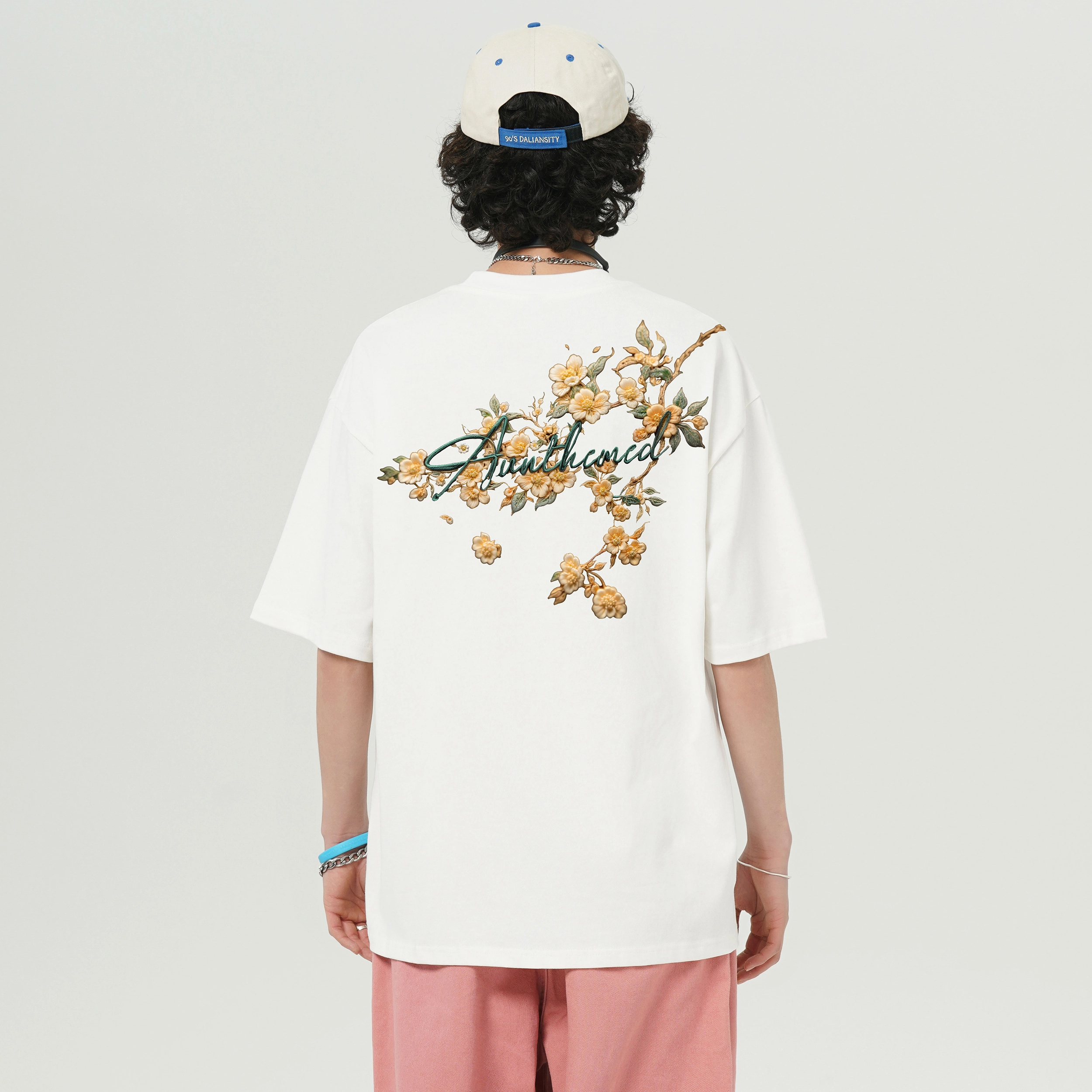 UNthemed T