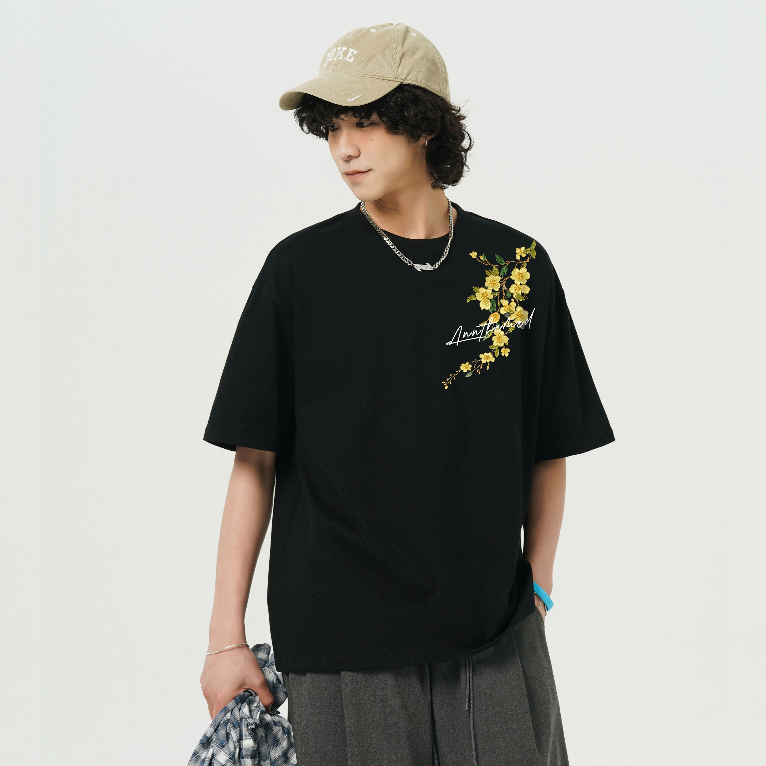UNthemed T