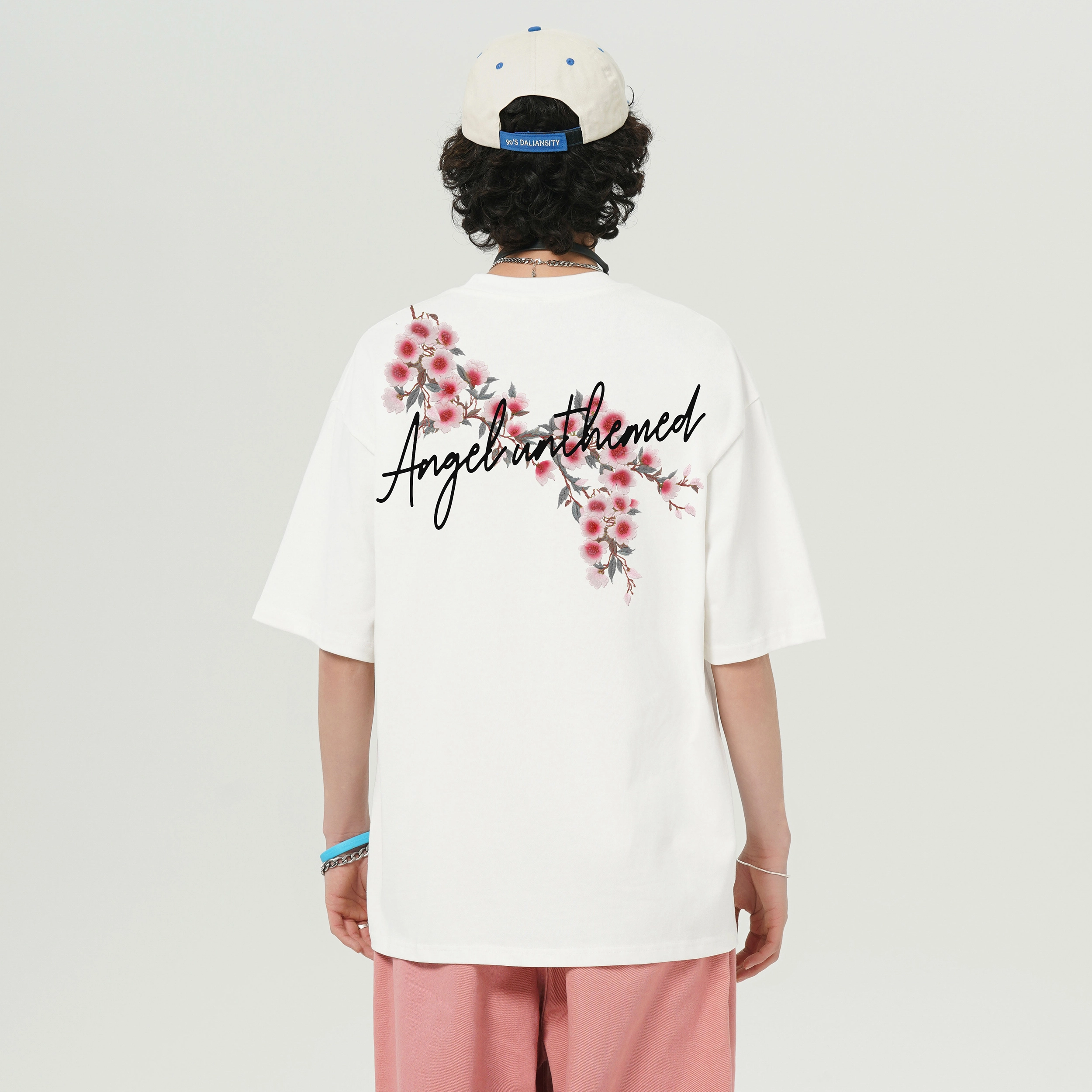 UNthemed T