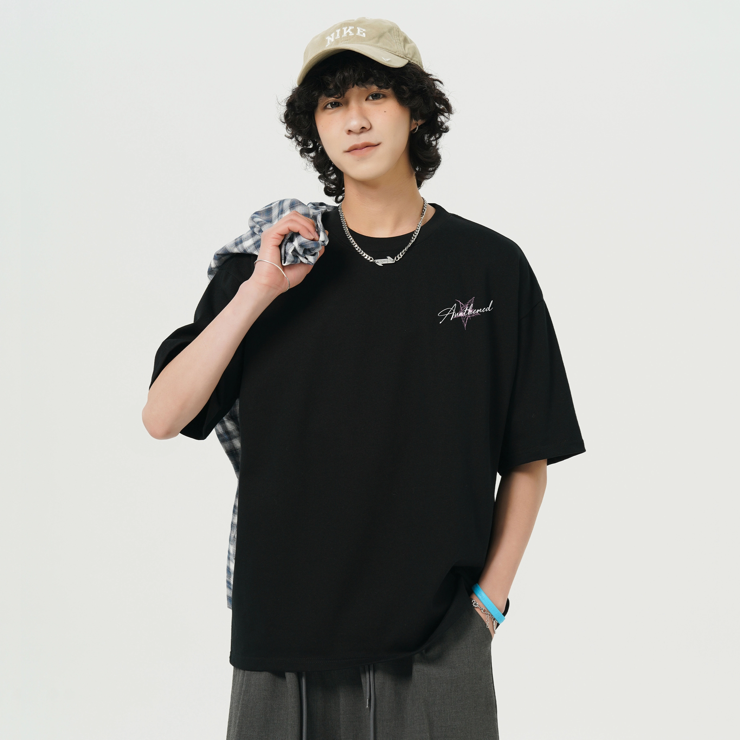 UNthemed T