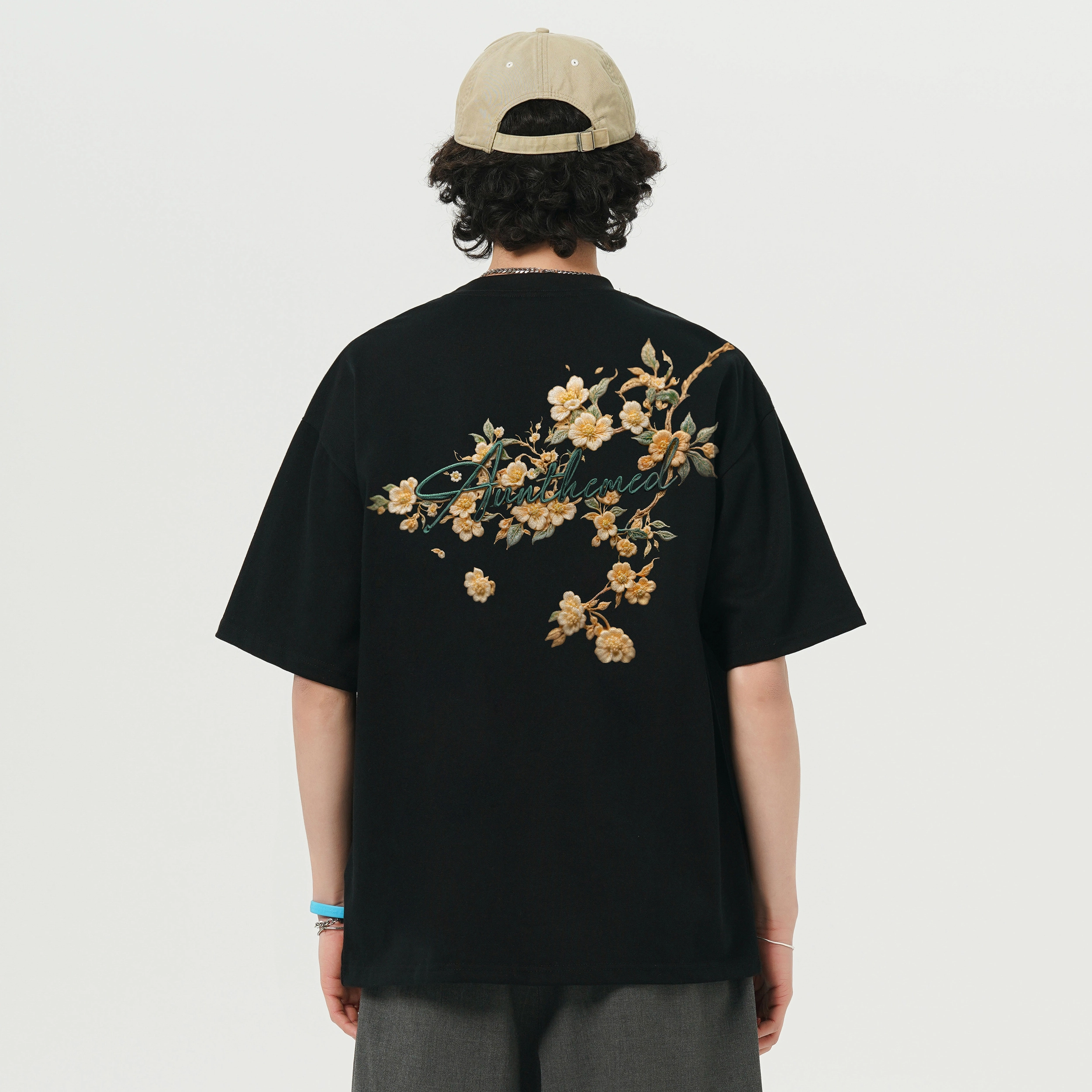 UNthemed T