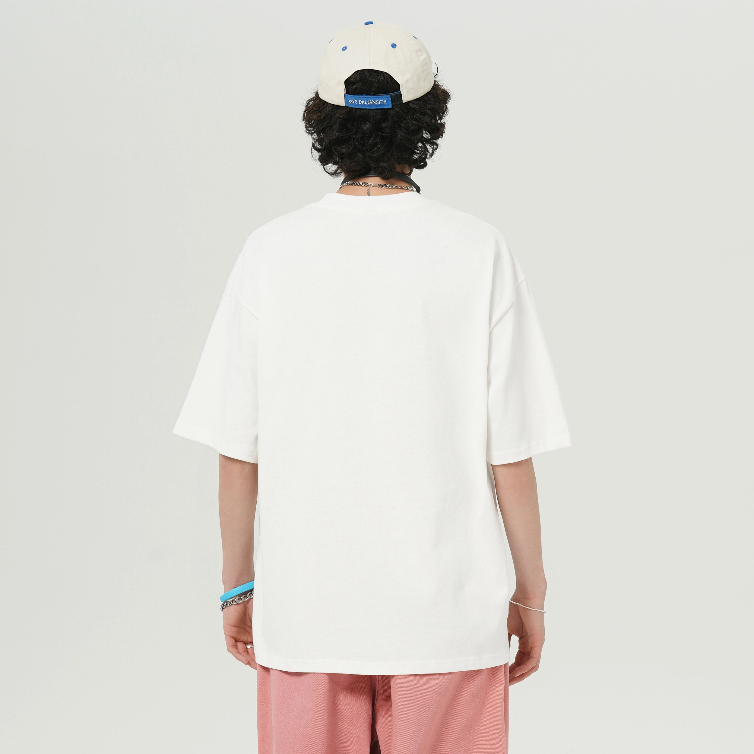 UNthemed T