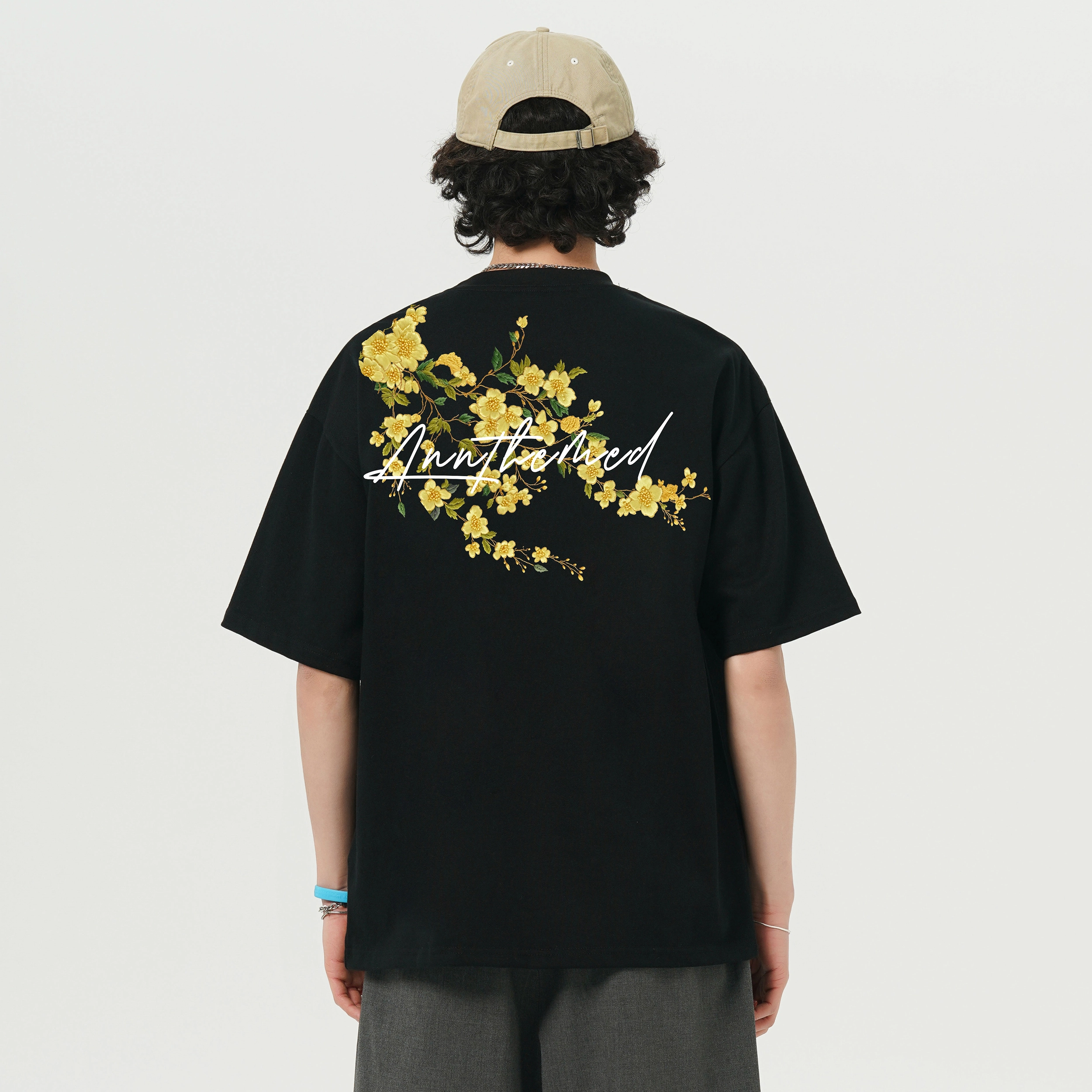 UNthemed T