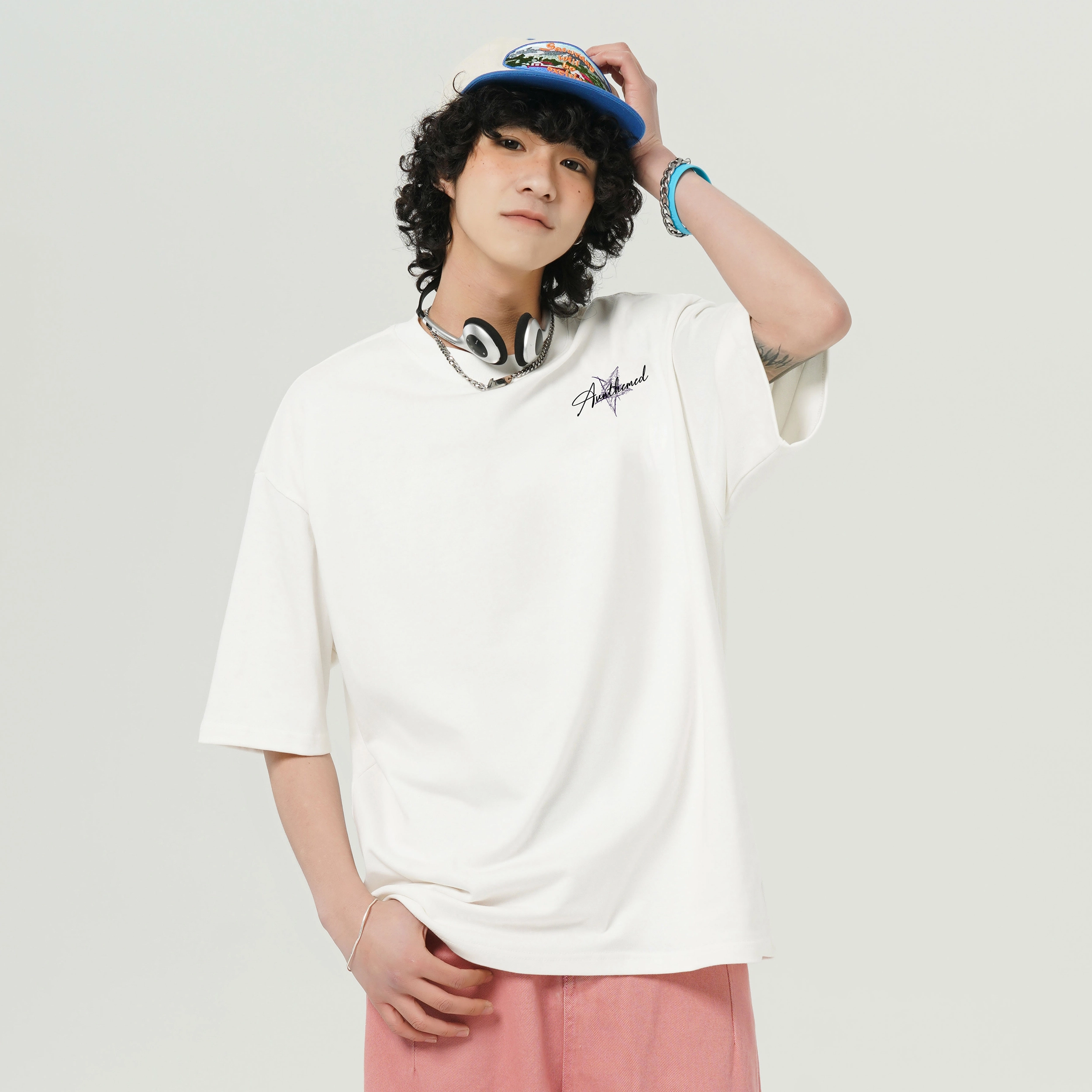 UNthemed T