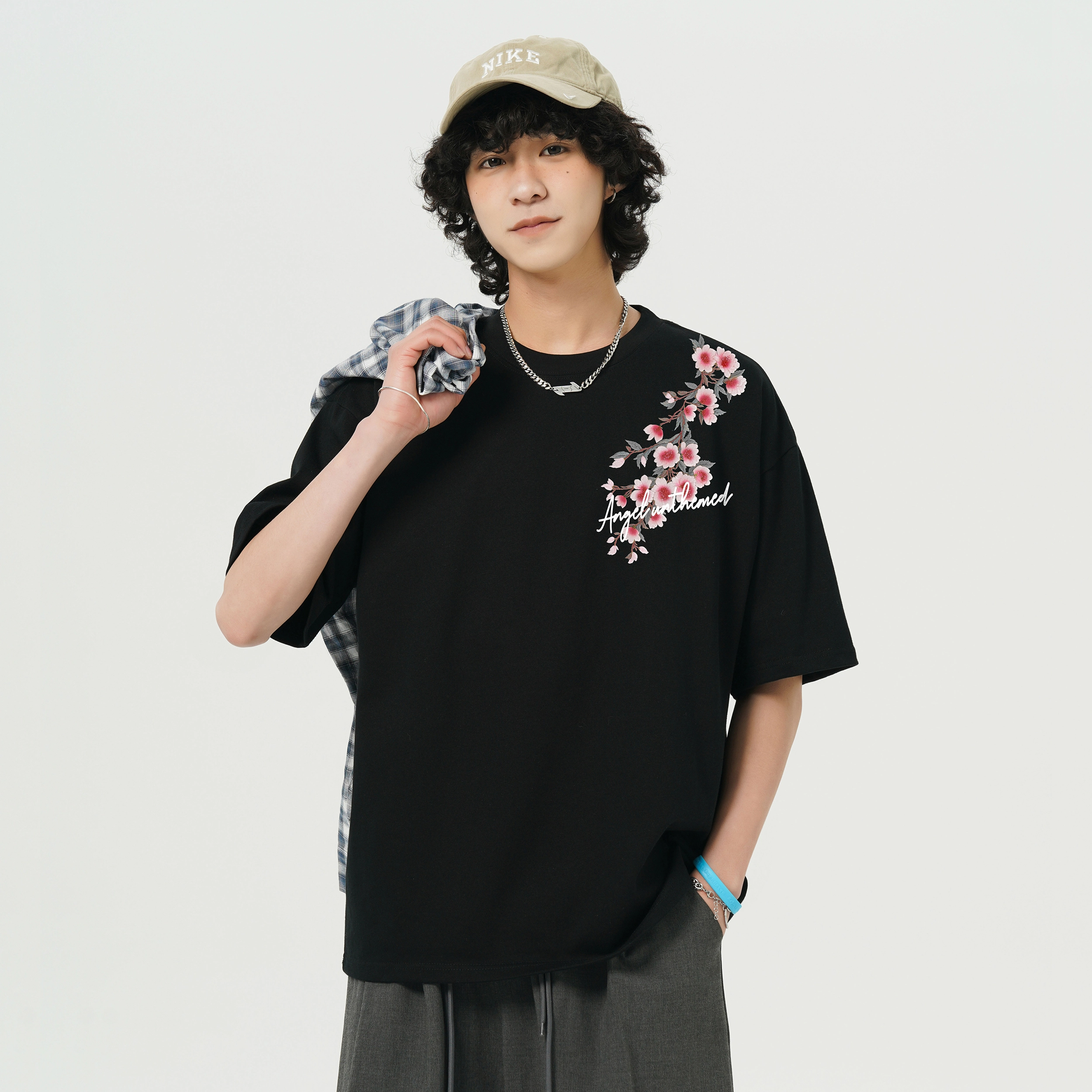 UNthemed T