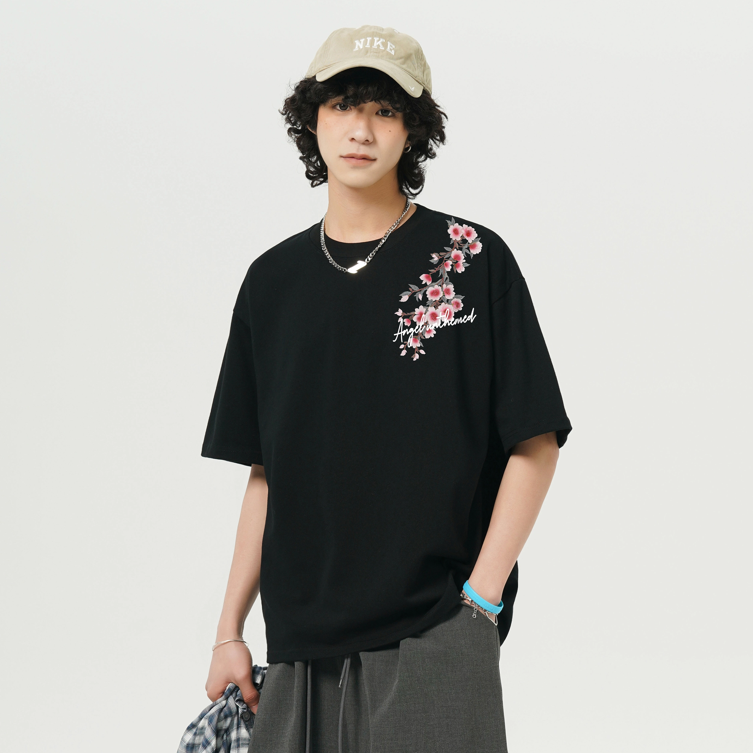 UNthemed T