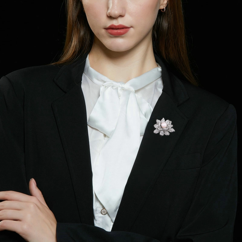 山一丸 时尚别针西服丝巾扣胸花潮气质中古风轻奢莲花 铜 胸针 女款