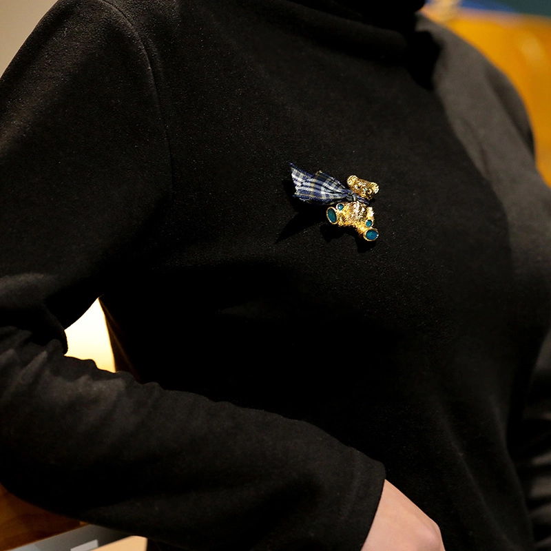 山一丸 复古卡通萌趣可爱小熊毛衣别针配饰毕业季胸花 胸针 女款