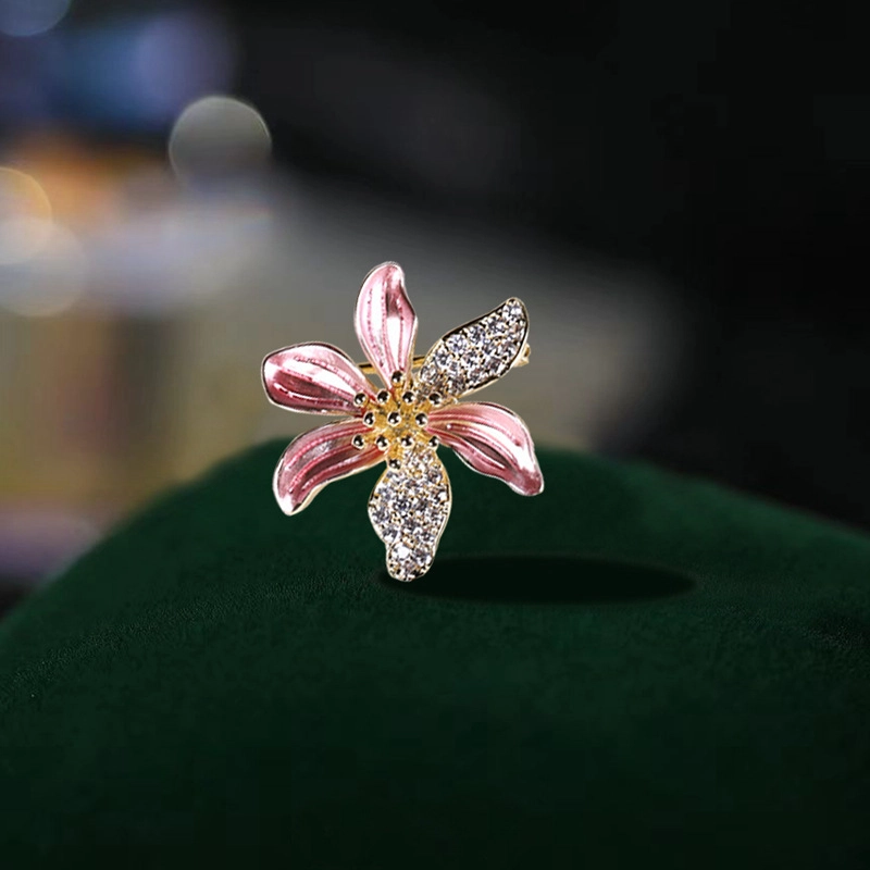 山一丸 小众胸花轻奢锆石固定衣服气质别针花朵百合花 环保铜 胸针 女款