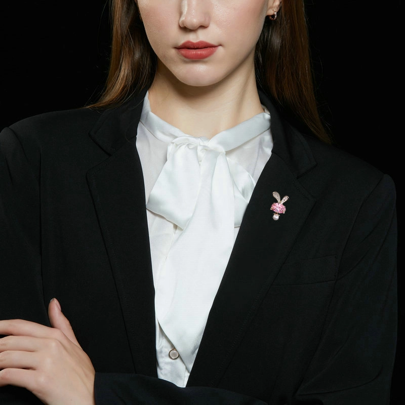 山一丸 可爱防走光胸花配饰衣服衣饰领针甜美气质小兔子刺马针 环保铜 电镀 胸针 女款