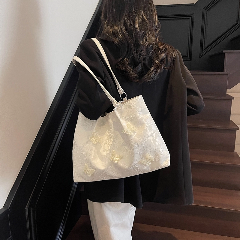WORM'S HOME Tote