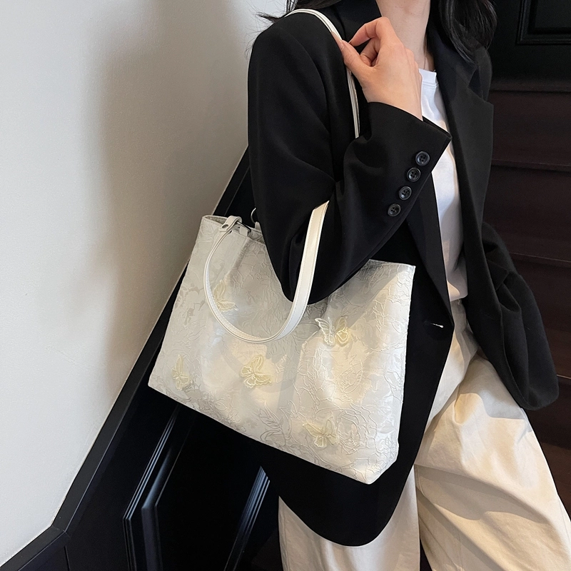 WORM'S HOME Tote