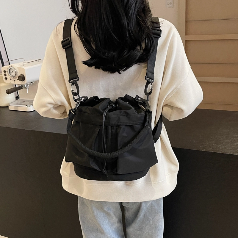 伊曼家 运动风潮流帅气简约时尚小众水桶轻便包包 帆布 帆布包单肩包 女款