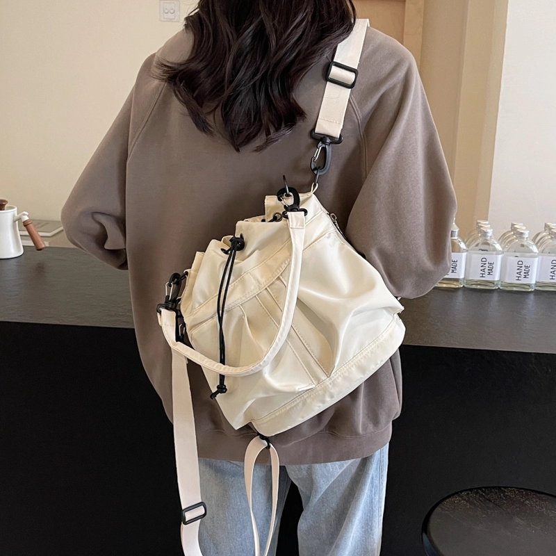 伊曼家 运动风潮流帅气简约时尚小众水桶轻便包包 帆布 帆布包单肩包 女款