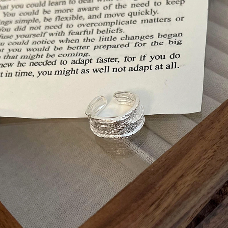 925